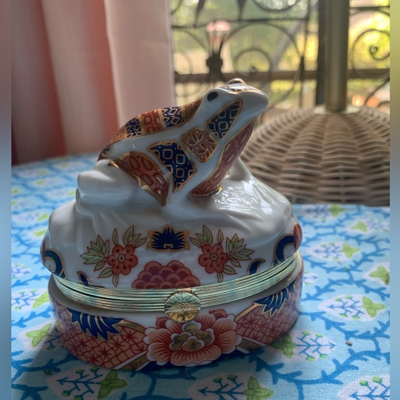 FIRM PRICE IMARI STYLE FROG TRINKET BOX - Picture 1 of 14